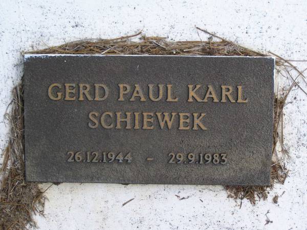 Gerd Paul Karl SCHIEWEK,  | 26-12-1944 - 29-9-1983;  | Kandanga Cemetery, Cooloola Shire  | 