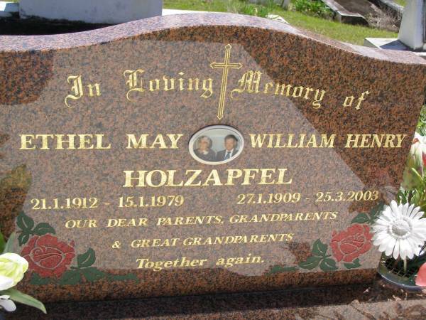 Ethel May HOLZAPFEL,  | 21-1-1912 - 15-1-1979;  | William Henry HOLZAPFEL,  | 27-1-1909 - 25-3-2003;  | parents grandparents great-grandparents;  | Kandanga Cemetery, Cooloola Shire  | 