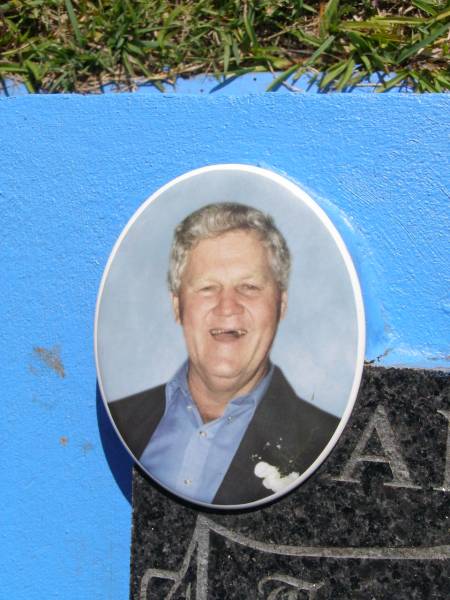 Kevin John ANDREASSEN,  | 23-4-43 - 30-11-03,  | loved by Gwen, Stephen, Melinda & families;  | Kandanga Cemetery, Cooloola Shire  | 