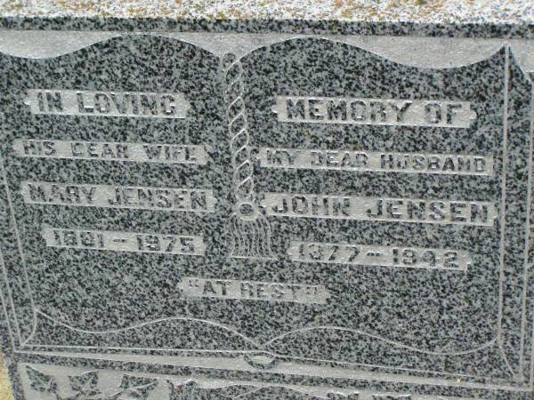 Mary JENSEN,  | wife,  | 1881 - 1975;  | John JENSEN,  | husband,  | 1877 - 1942;  | Killarney cemetery, Warwick Shire  | 