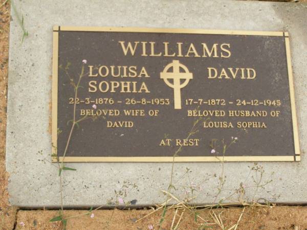 Louisa Sophia WILLIAMS,  | 22-3-1876 - 26-8-1953,  | wife of David;  | David WILLIAMS,  | 17-7-1872 - 24-12-1945,  | husband of Louisa Sophia;  | Killarney cemetery, Warwick Shire  | 