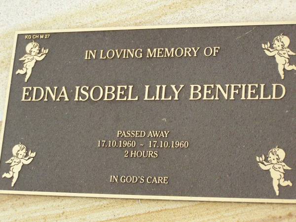 Edna Isobel Lily BENFIELD,  | 17-10-1960 - 17-10-1960 aged 2 hours;  | Killarney cemetery, Warwick Shire  | 