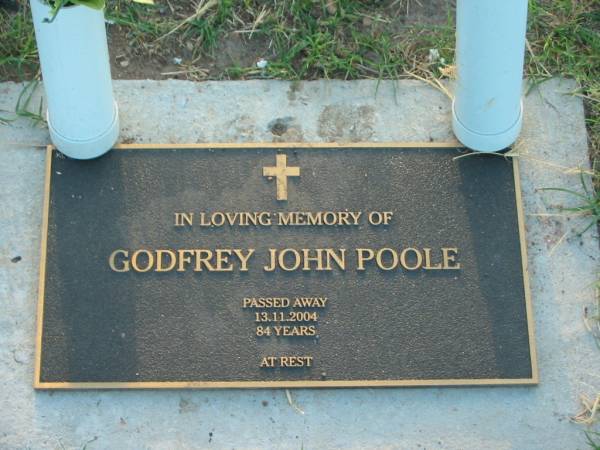 Godfrey John POOLE,  | died 13-11-2004 aged 84 years;  | Killarney cemetery, Warwick Shire  | 