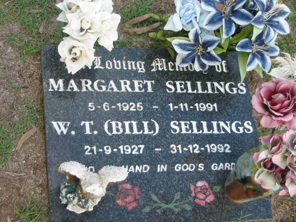 Margaret SELLINGS,  | 5-6-1925 - 1-11-1991;  | W.T. (Bill) SELLINGS,  | 21-9-1927 - 31-12-1992;  | Lawnton cemetery, Pine Rivers Shire  | 