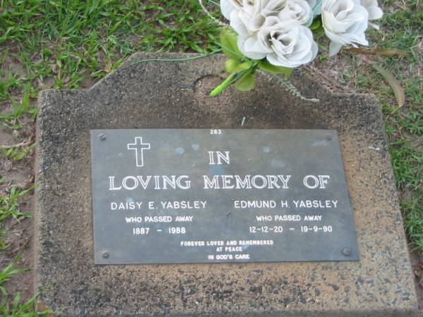 Daisy E. YABSLEY,  | 1887 - 1988;  | Edmund H. YABSLEY,  | 12-12-20 - 19-9-90;  | Lawnton cemetery, Pine Rivers Shire  | 