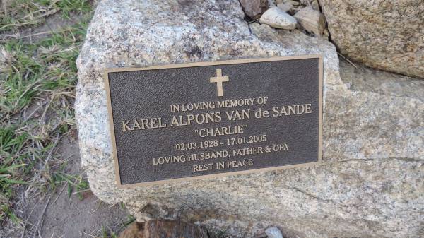 Karel Alpons VAN de SANDE (Charlie)  | b: 2 Mar 1928  | d: 17 Jan 2005  |   | Legume cemetery, Tenterfield, NSW  |   | 