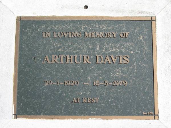 Arthur DAVIS 29-1-1920 - 15-5-1979;  | Logan Village Cemetery, Beaudesert  | 