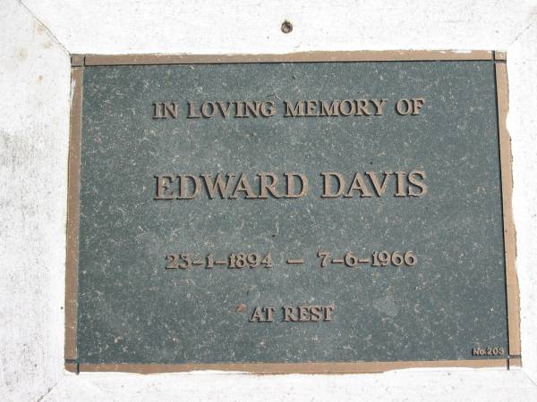 Edward DAVIS 23-1-1894 - 7-6-1966;  | Logan Village Cemetery, Beaudesert  | 