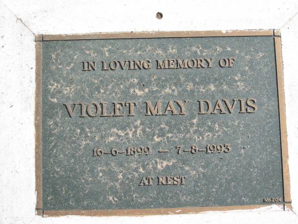 Violet May DAVIS 16-6-1899 - 7-8-1993;  | Logan Village Cemetery, Beaudesert  | 