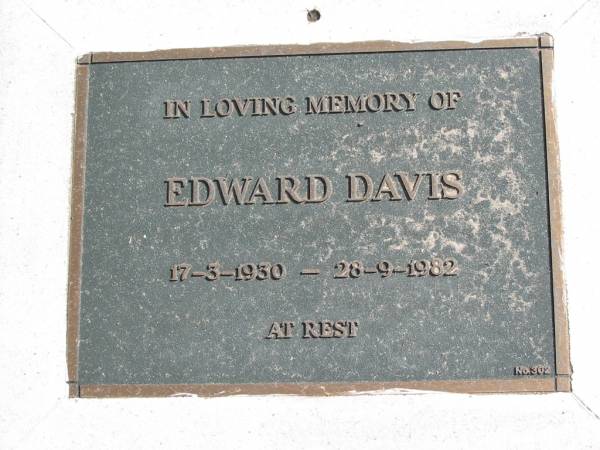 Edward DAVIS 17-3-1930 - 28-9-1982;  | Logan Village Cemetery, Beaudesert  | 