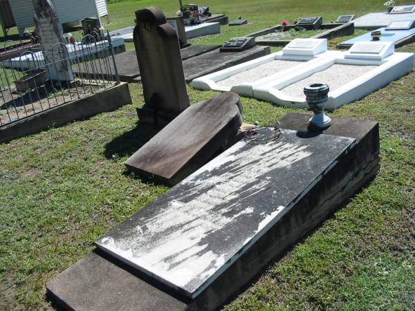 Mary LINDEMANN  | 13 May 1911, aged 40  | (sons)  | Lance (LINDEMANN)  | 13 Jun 1912, aged 1 year 2 months  | Walter (LINDEMANN)  | died of wounds in France  | 12 Aug 1918, aged 18 years 11 months  | Lowood General Cemetery  |   | 