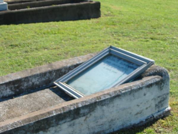 Charlie BERGMAN  | 5 Jul 1915, in 16th year  | Frederick BERGMAN  | 68 years  | Lowood General Cemetery  |   | 