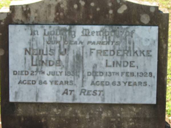 Neils J LINDE  | 27 Jul 1931, aged 84  | Frederikke LINDE  | 13 Feb 1928, aged 63  | Lowood General Cemetery  |   | 