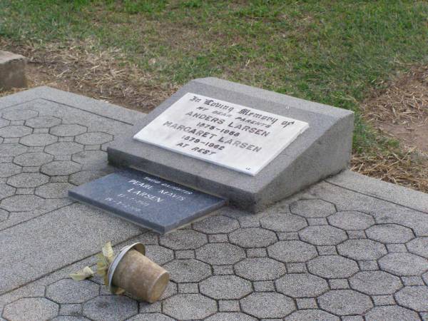 parents;  | Anders LARSEN, 1875 - 1958;  | Margaret LARSEN, 1879 - 1962;  | Pearl Mavis LARSEN, daughter,  | 17-4-1910 - 15-7-2000;  | Ma Ma Creek Anglican Cemetery, Gatton shire  | 