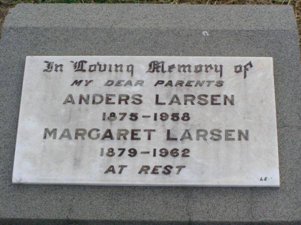 parents;  | Anders LARSEN, 1875 - 1958;  | Margaret LARSEN, 1879 - 1962;  | Pearl Mavis LARSEN, daughter,  | 17-4-1910 - 15-7-2000;  | Ma Ma Creek Anglican Cemetery, Gatton shire  | 