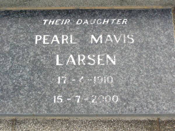 parents;  | Anders LARSEN, 1875 - 1958;  | Margaret LARSEN, 1879 - 1962;  | Pearl Mavis LARSEN, daughter,  | 17-4-1910 - 15-7-2000;  | Ma Ma Creek Anglican Cemetery, Gatton shire  | 