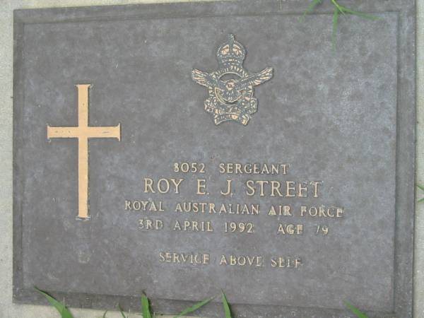Roy E.J. STREET,  | 3 April 1992 aged 79;  | Maclean cemetery, Beaudesert Shire  | 