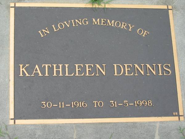 Kathleen DENNIS,  | 30-11-1916 - 31-5-1998;  | Maclean cemetery, Beaudesert Shire  | 