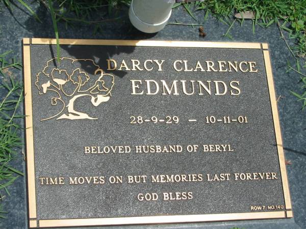 Darcy Clarence EDMUNDS,  | 28-9-29 - 10-11-01,  | husband of Beryl;  | Maclean cemetery, Beaudesert Shire  | 