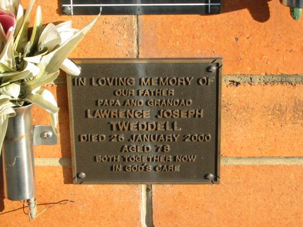 Lawrence Joseph TWEDDELL,  | died 25 Jan 2000 aged 78 years,  | father papa grandad;  | Marburg Anglican Cemetery, Ipswich  | 