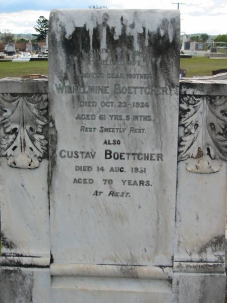 Wilhelmine BOETTCHER,  | died 23 Oct 1924 aged 61 years 5 months,  | wife mother;  | Gustav BOETTCHER,  | died 14 Aug 1031 aged 70 years;  | Marburg Lutheran Cemetery, Ipswich  | 