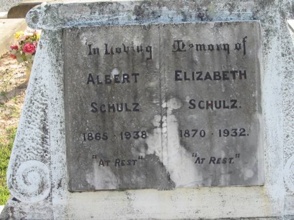 Albert SCHULZ, 1865 - 1938;  | Elizabeth SCHULZ, 1870 - 1932;  | Marburg Lutheran Cemetery, Ipswich  | 