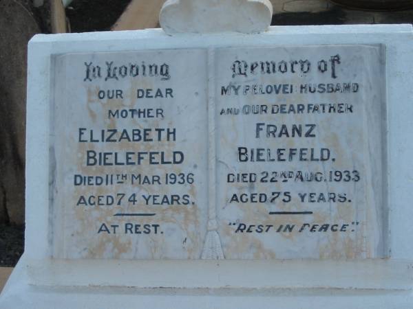 Elizabeth BIELEFELD, mother,  | died 11 Mar 1936 aged 74 years;  | Franz BIELEFELD, husband father,  | died 22 Aug 1033 aged 75 years;  | Marburg Lutheran Cemetery, Ipswich  | 