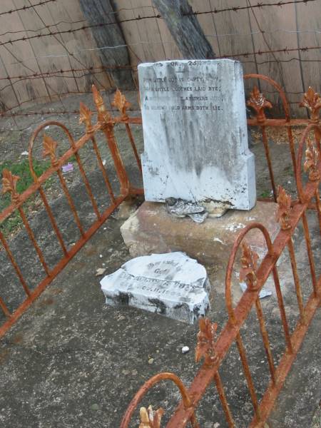 Eva Augusta VOSS,  | born 11 Nov 1904 died 23 Oct? 1908;  | Marburg Lutheran Cemetery, Ipswich  |   | 