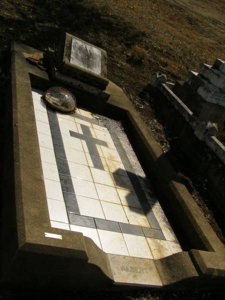 Albert GRAF,  | born 1893,  | died 16 Aug 1968?;  | Meringandan cemetery, Rosalie Shire  | 