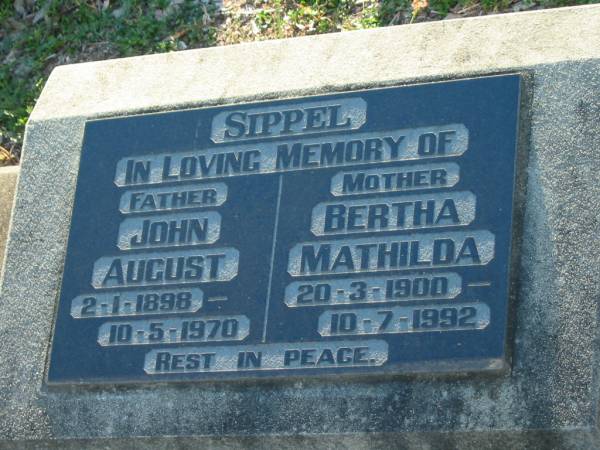 John August SIPPEL  | B: 2 Jan 1898, D: 10 May 1970  | Bertha Mathilda SIPPEL  | B: 20 Mar 1900, D: 10 Jul 1992  | Minden/Coolana - St Johns Lutheran  | 
