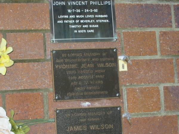 Yvonnie Jean WILSON,  | wife mother,  | died 14 Aug 1997 aged 77 years;  | Mooloolah cemetery, City of Caloundra  |   | 