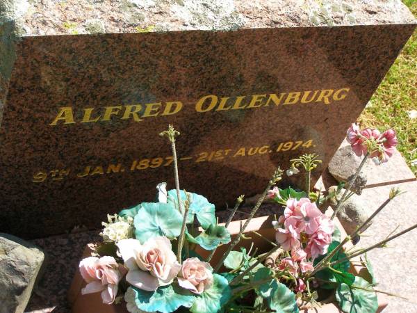 Alfred OLLENBURG,  | 9 Jan 1897 - 21 Aug 1974;  | Carl OLLENBURG,  | nephew,  | 1 Aug 1943 - 15 July 2001;  | Moore-Linville general cemetery, Esk Shire  | 