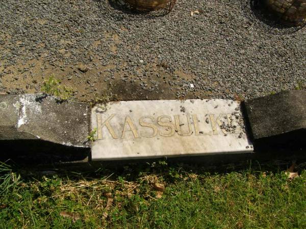 Ernest F.W. KASSULKE,  | husband father,  | died 28 Sept 1928 aged 61 years;  | Alvena Bertha KASSULKE,  | mother,  | died 11 Dec 1954 aged 86 years;  | Moore-Linville general cemetery, Esk Shire  |   | 