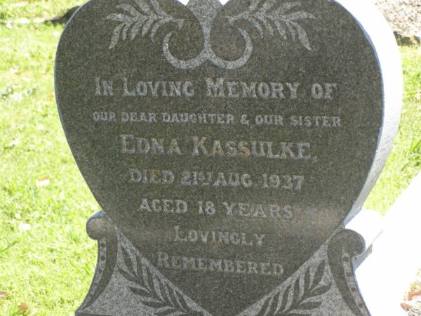 Edna KASSULKE,  | daughter sister,  | died 21 Aug 1937 aged 18 years;  | Moore-Linville general cemetery, Esk Shire  | 