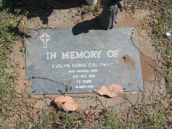 Evelyn Doris CISLOWSKI,  | died 31 Dec 1991 aged 72 years;  | Moore-Linville general cemetery, Esk Shire  | 