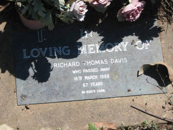 Richard Thomas DAVIS,  | died 16 March 1988 aged 67 years;  | Moore-Linville general cemetery, Esk Shire  | 