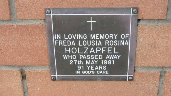 Freda Louisa Rosina Holzapfel  | d: 27 May 1981, aged 91  |   | Mount Cotton St Pauls Lutheran Columbarium wall  |   | 