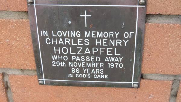 Charles Henry Holzapfel  | d: 29 Nov 1970, aged 86  |   | Mount Cotton St Pauls Lutheran Columbarium wall  |   | 
