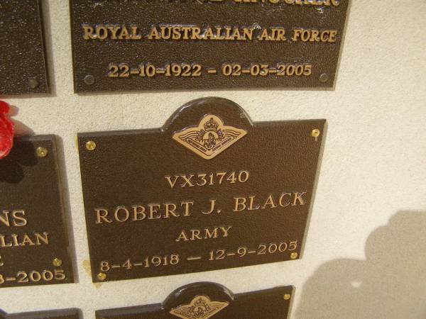 Robert J BLACK; 8-4-1918 - 12-9-2005  | War Memorial, Elsie Laver Park, Mudgeeraba  | 