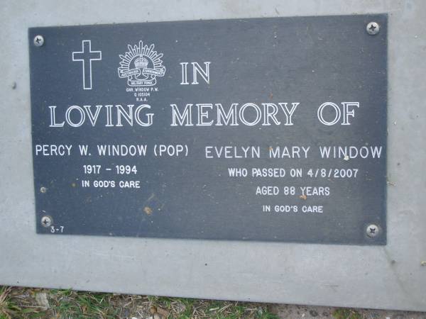 Percy W. (Pop) WINDOW,  | 1917 - 1994;  | Evelyn Mary WINDOW,  | died 4-8-2007 aged 88 years;  | Mudgeeraba cemetery, City of Gold Coast  | 