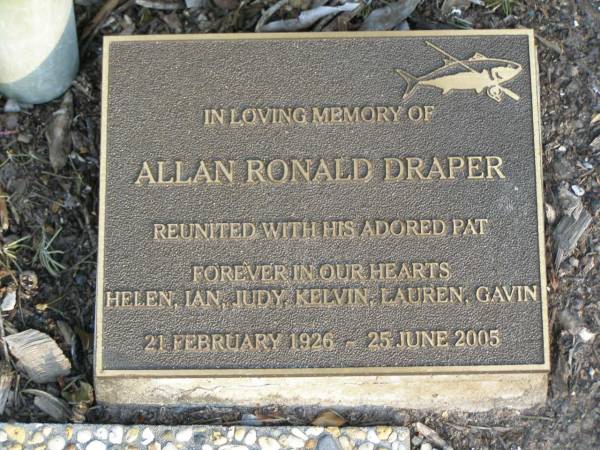 Allan Ronald DRAPER,  | 21 Feb 1926 - 25 June 2005,  | reunited with Pat,  | remembered by Helen, Ian, Judy, Kelvin, Lauren & Gavin;  | Mudgeeraba cemetery, City of Gold Coast  | 
