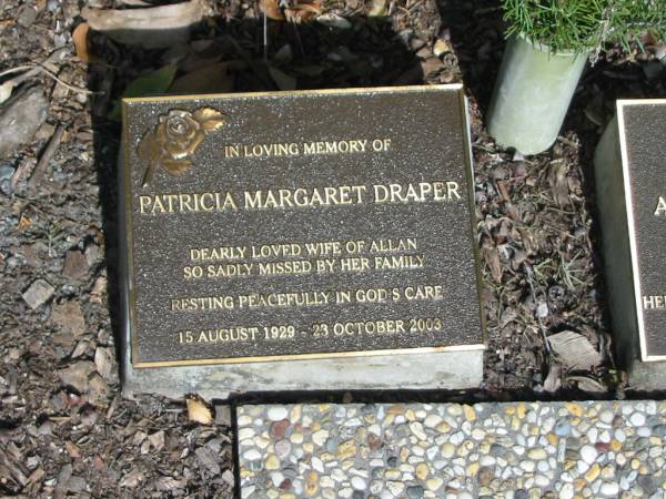 Patricia Margaret DRAPER,  | wife of Allan,  | 15 Aug 1929 - 23 Oct 2003;  | Mudgeeraba cemetery, City of Gold Coast  | 