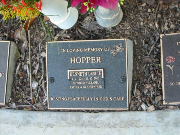 Kenneth Leslie HOPPER,  | 4-9-1924 - 23-12-2006,  | husband father grandfather;  | Mudgeeraba cemetery, City of Gold Coast  | 