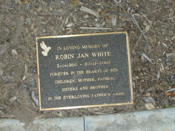 Robin Jan WHITE,  | 3-1-1960 - 30-11-2002,  | remembered by chidren, mother, father, sisters & brother;  | Mudgeeraba cemetery, City of Gold Coast  | 