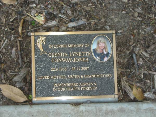 Glenda Lynette CONWAY-JONES,  | 22-9-1955 - 22-11-2007,  | mother sister grandmother;  | Mudgeeraba cemetery, City of Gold Coast  | 