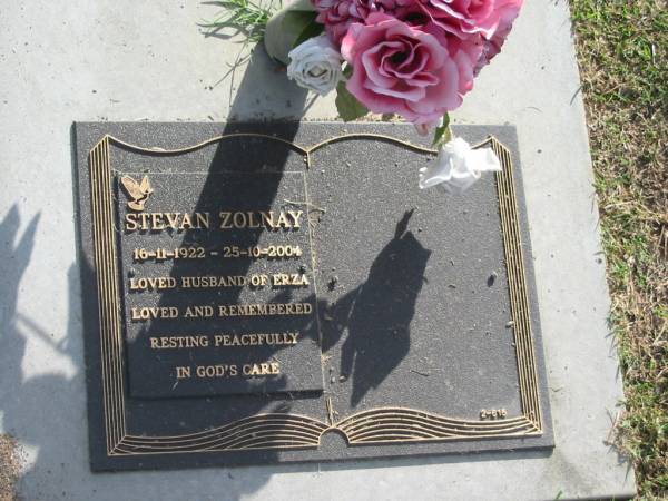 Stevan ZOLNAY,  | 16-11-1922 - 25-10-2004,  | husband of Erza;  | Mudgeeraba cemetery, City of Gold Coast  | 