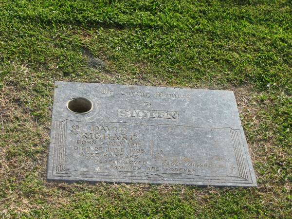 David Richard STOTEN,  | born 5 July 1915,  | died 28 June 1995 aged 80 years;  | Mudgeeraba cemetery, City of Gold Coast  | 
