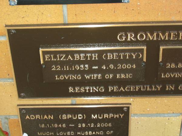 Elizabeth (Betty) GROMMEK,  | 22-11-1933 - 4-9-2004,  | wife of Eric;  | Eric GROMMEK,  | 28-8-1926 - 23-10-2006,  | husband of Betty;  | Mudgeeraba cemetery, City of Gold Coast  | 