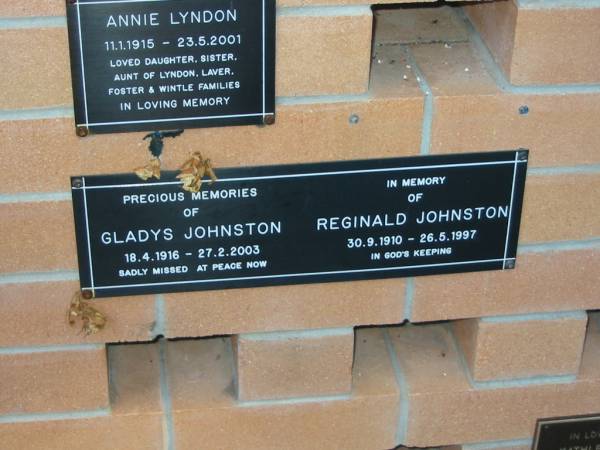 Gladys JOHNSTON,  | 18-4-1916 - 27-2-2003;  | Reginald JOHNSTON,  | 30-9-1910 - 26-5-1997;  | Mudgeeraba cemetery, City of Gold Coast  | 