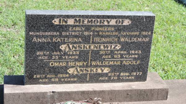 early pioneers : Mundubbera district 1914, kapaldo Anyarro 1924  |   | Anna Katerina ANSKENEWIZ  | d: 26 Jul 1935 aged 55  |   | Heinrich Waldemar ANSKENEWIZ  | d: 30 Apr 1943 aged 63  |   |   | Omar Henry ANSKEY  | 28 Aug 1994 aged 59  |   | Waldemar Adolf ANSKEY  | d: 25 Aug 1977 aged 70  |   | Mulgildie Cemetery, North Burnett Region  |   | 